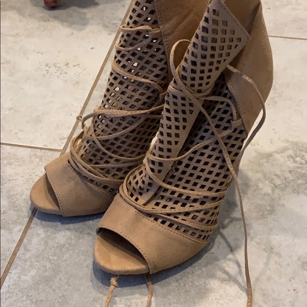 Lace up heels - Picture 2 of 8